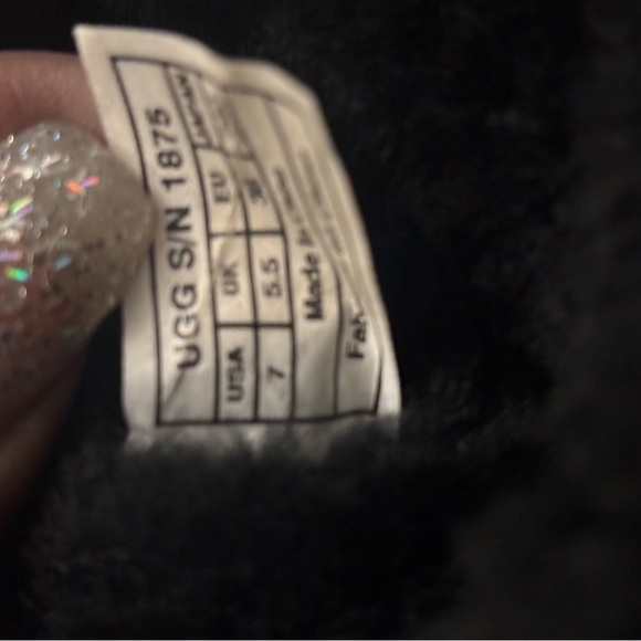 Women’s UGG Classic Short Mongolian Cuff - Picture 8 of 8